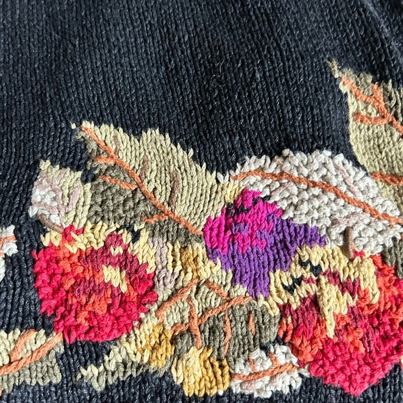 Elegant Black Cardigan with Vibrant Embroidery - Picture 8 of 9